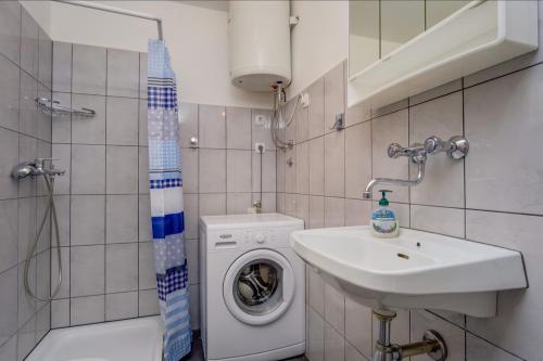 Apartments Ivna - image 13