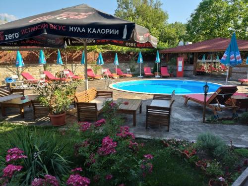 Къща за гости "Там край реката " (Къща за гости "Там краи реката ") in Shipka