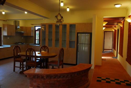 2 bedrooms, 4 beds