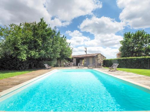 Holiday Home Saint-Laurent Pool Retreat gîte à louer Saint-Valérien