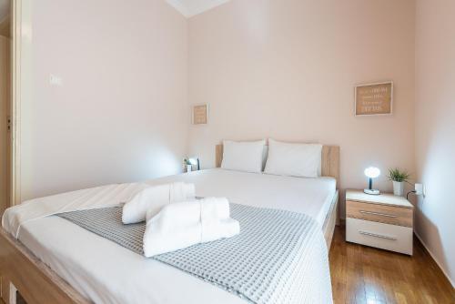 Stylish Acropolis Apartment by Cloudkeys - image 8