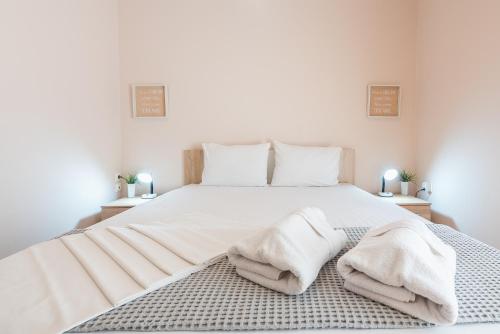 Stylish Acropolis Apartment by Cloudkeys - image 8