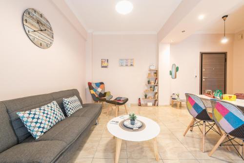Stylish Acropolis Apartment by Cloudkeys - image 9