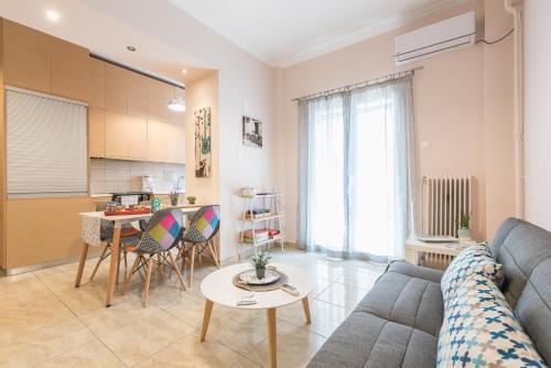 Stylish Acropolis Apartment by Cloudkeys - image 11