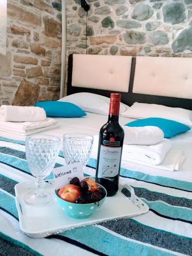 Food and beverages, Mariaeva Rooms in Gortina