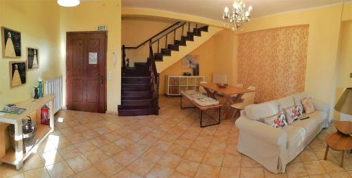 Sandy's Home - main image