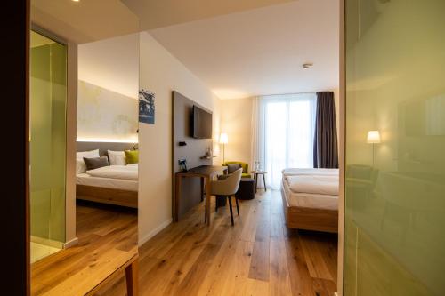 1 queen bed