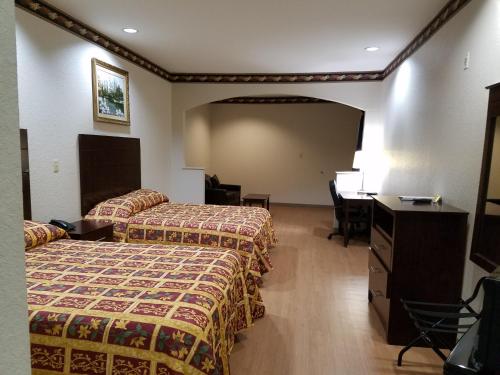 Queen Room with Two Queen Beds - Non-Smoking
