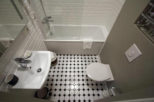 Economy Double Room image 9