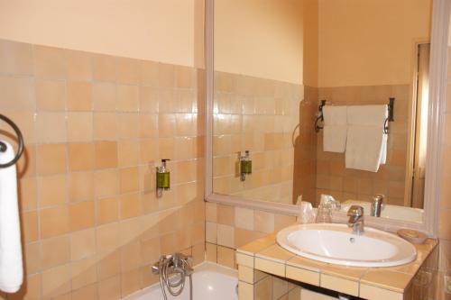 Superior Double Room image 8