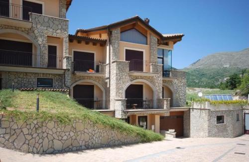 Two-Bedroom Apartment - Split Level