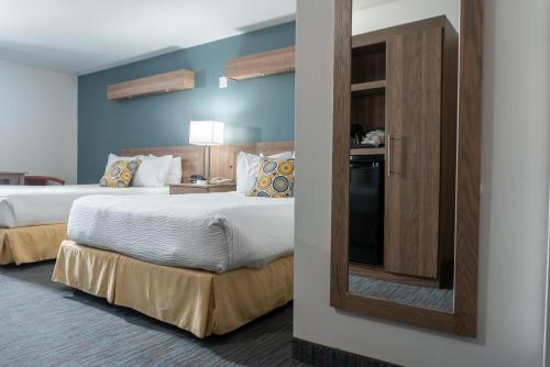 Room with Two Queen Beds