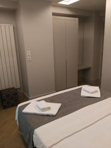 Deluxe Room image 3
