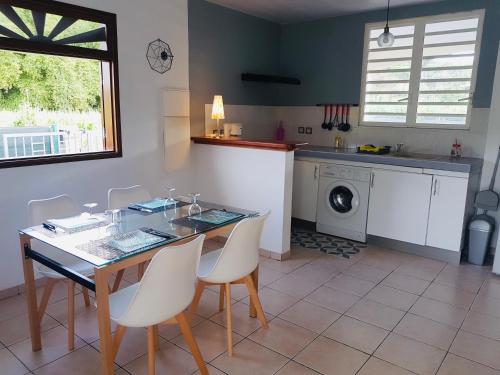 kuhinja, La Maison des Plages - Jusqu'à 6pers (La Maison des Plages - Jusqu'a 6pers) in Remire-Montjoly