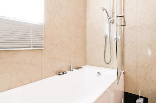 Desenzano Beach Apartment - main image