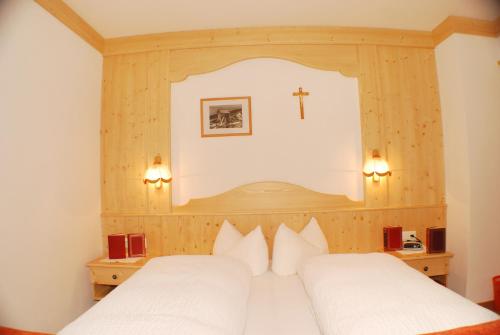 2 bedrooms, 6 beds