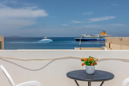  Sea Vibrations in Naxos Chora