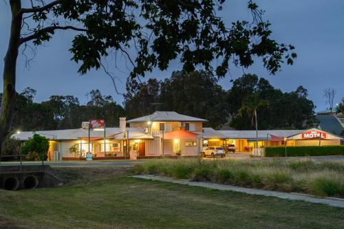 . Raintree Motel Biloela