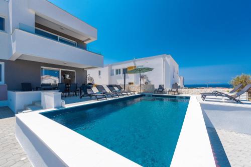 Adris 2 luxury modern apartment with a pool