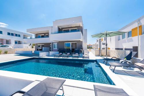 Adris 2 luxury modern apartment with a pool