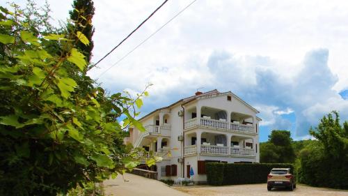  Apartment in Klimno/Insel Krk 36108, Unterkunft in Klimno