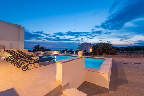 Sunset mood modern apartment with a pool for 6