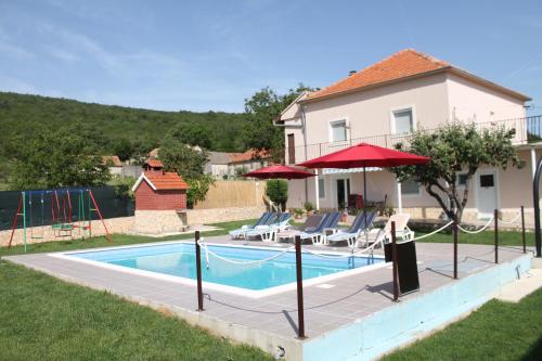 Holiday home Miramary - Accommodation - Trilj