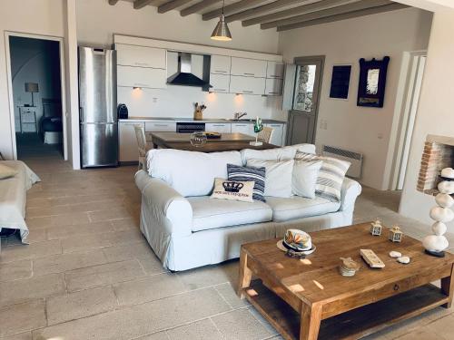  Villa Louisa - Mykonos, amazing sea & sunset view in Klouvas