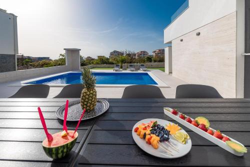 Ēdiens un dzērieni, Pool Villas Maris in Novaļa