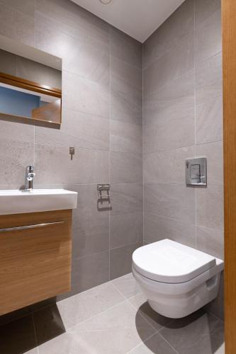 Self-check-in 3 bedroom apartment with sauna and balconies, Tallinn (photo 10)