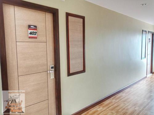 루이스' 런웨이뷰 호텔 (Louis' Runway View Hotel) in 푸켓