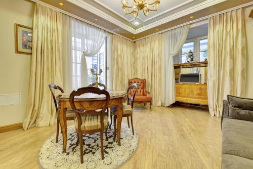 Luxury Pilies Avenue Apartment - image 2