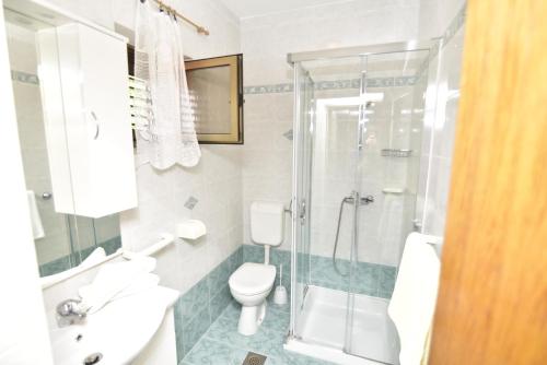 Standard Double Room image 5