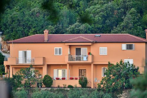 A szálláshely kívülről, Alex in Sveta Marina