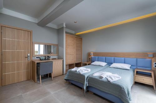 2 twin beds