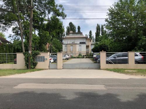  Bézs Apartman, Unterkunft in Zamárdi