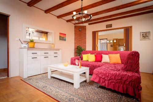  Spacious 3 Bedroom Ap. - Quiet Center! in Stari Grad