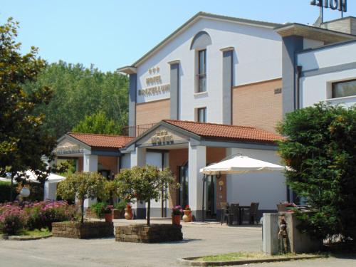 HOTEL BRIXELLUM, Brescello bei Coltaro