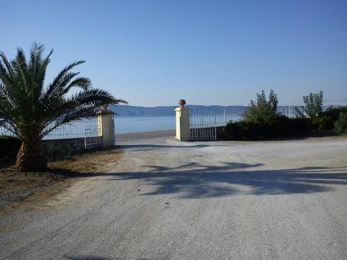 Panselinos Hotel - image 8