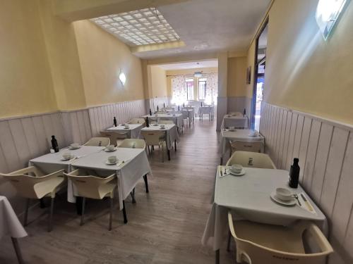 餐廳, 多納卡門旅館 (Hostal Dona Carmen) in 朗達城市中心