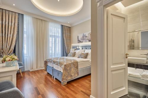 Golden Key Boutique Hotel - 화장실