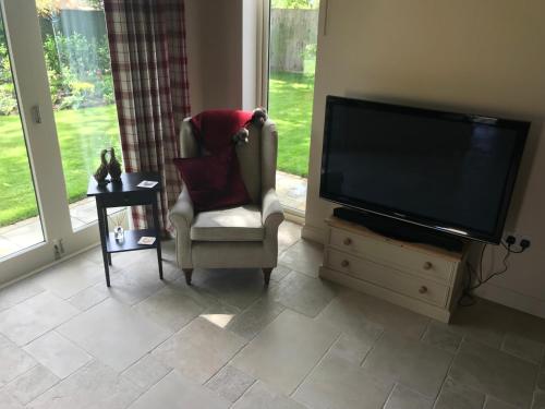 Közös társalgó / TV, The Old Barn 26 Church Street in Market Deeping
