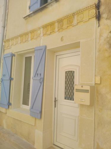 PAUSE MAISON A COTE DU CHATEAU DE SALLELES D AUDE gîte à louer Sallèles-d'Aude