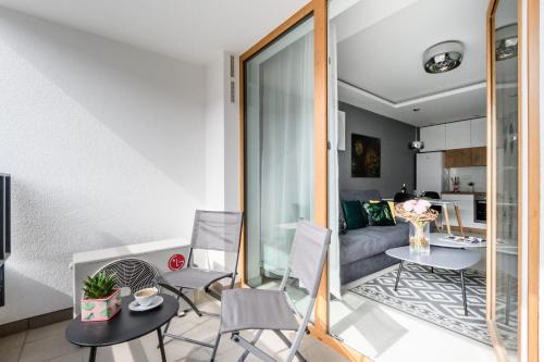 M&R Apartament Airport&Business DeLuxe Cybernetyki 17 - underground garage - free WiFi - Netflix - air conditioning - self check-in, close by Chopin Airport, Varšava (fotografie 10)