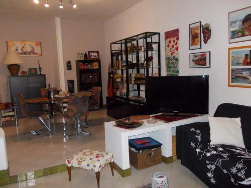 Koplietošanas atpūtas telpa ar TV, Gibellina Home in Nuova Gibellina