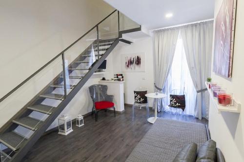 1 queen bed, 2 sofa beds