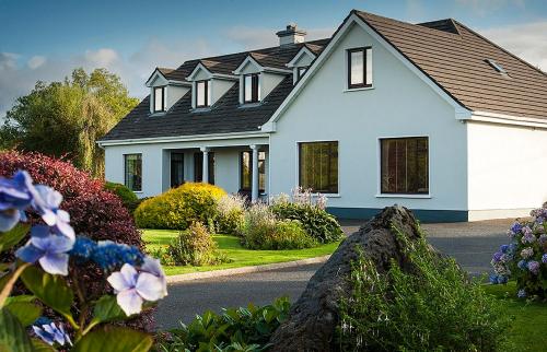 Crossriver Bed and Breakfast Crossriver Bed and Breakfast is perfectly located for both business and leisure guests in Galway. Offering a variety of facilities and services, the property provides all you need for a good nights s