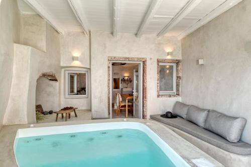 Marble Sun Villa with Jacuzzi by Caldera Houses