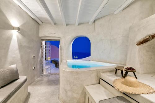 Marble Sun Villa with Jacuzzi by Caldera Houses