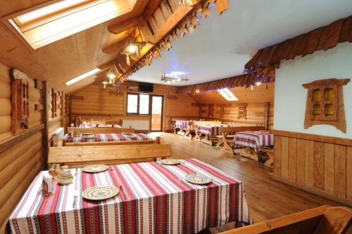 مطعم, Hotel Dykyi Med in Selo Tatariv